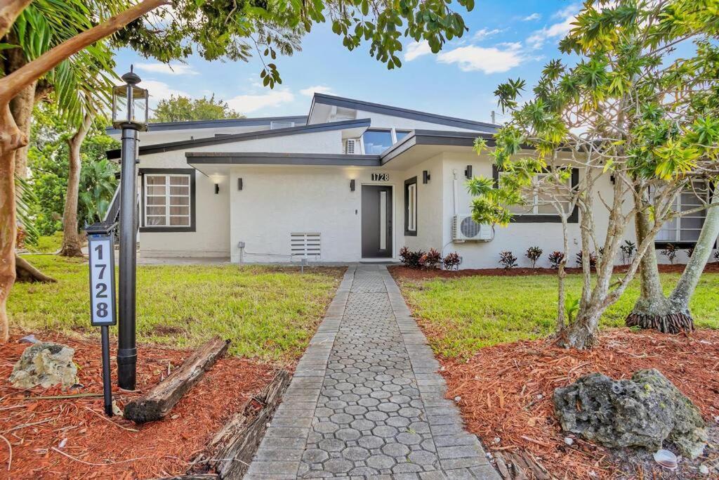 Stunning 2 Story Villa With Pool Fort Lauderdale Eksteriør bilde