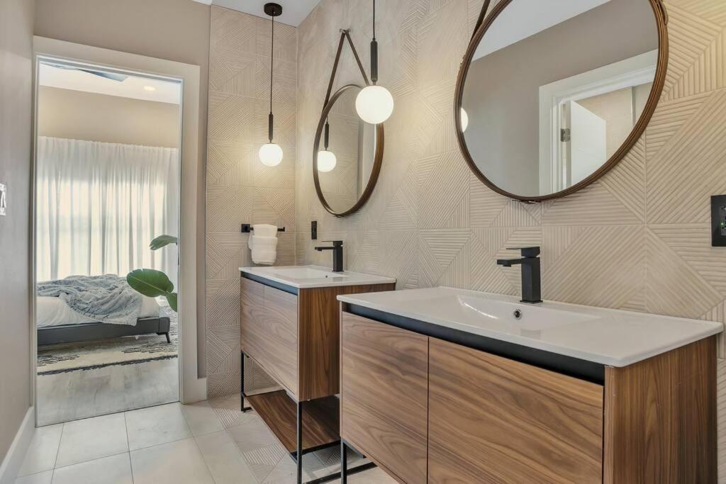 Stunning 2 Story Villa With Pool Fort Lauderdale Eksteriør bilde