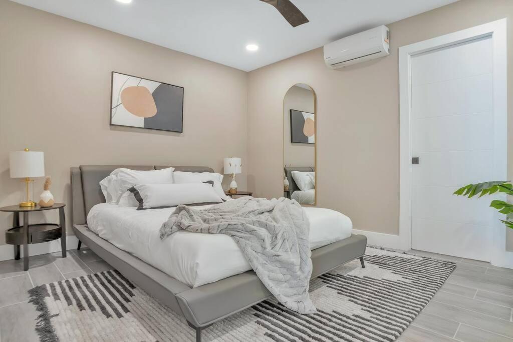 Stunning 2 Story Villa With Pool Fort Lauderdale Eksteriør bilde