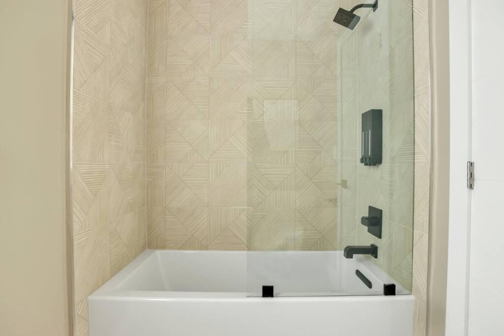 Stunning 2 Story Villa With Pool Fort Lauderdale Eksteriør bilde