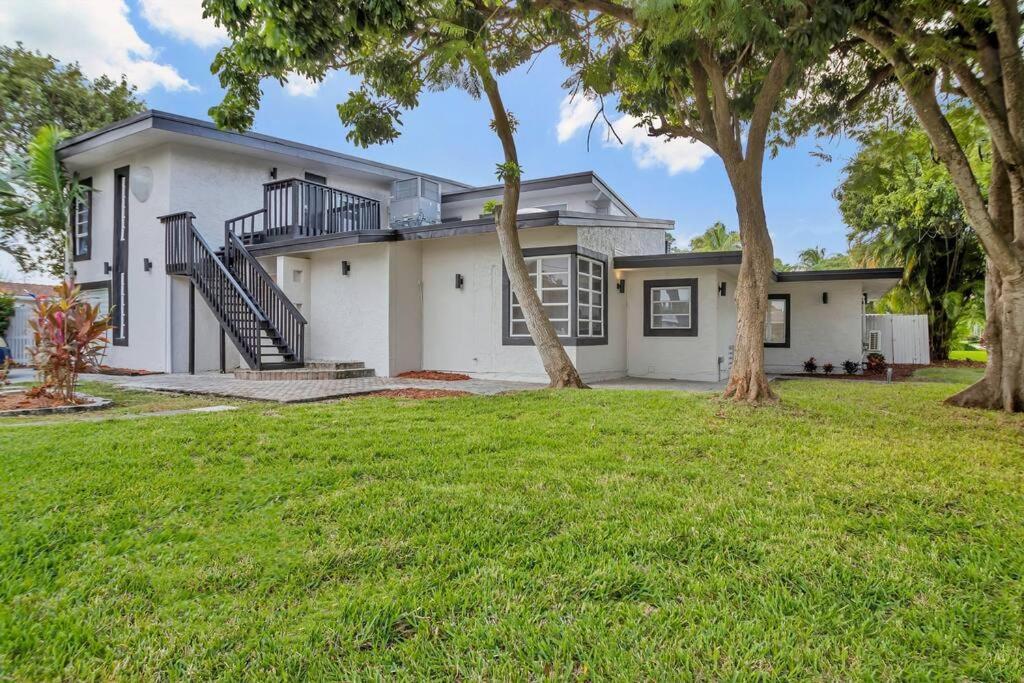 Stunning 2 Story Villa With Pool Fort Lauderdale Eksteriør bilde