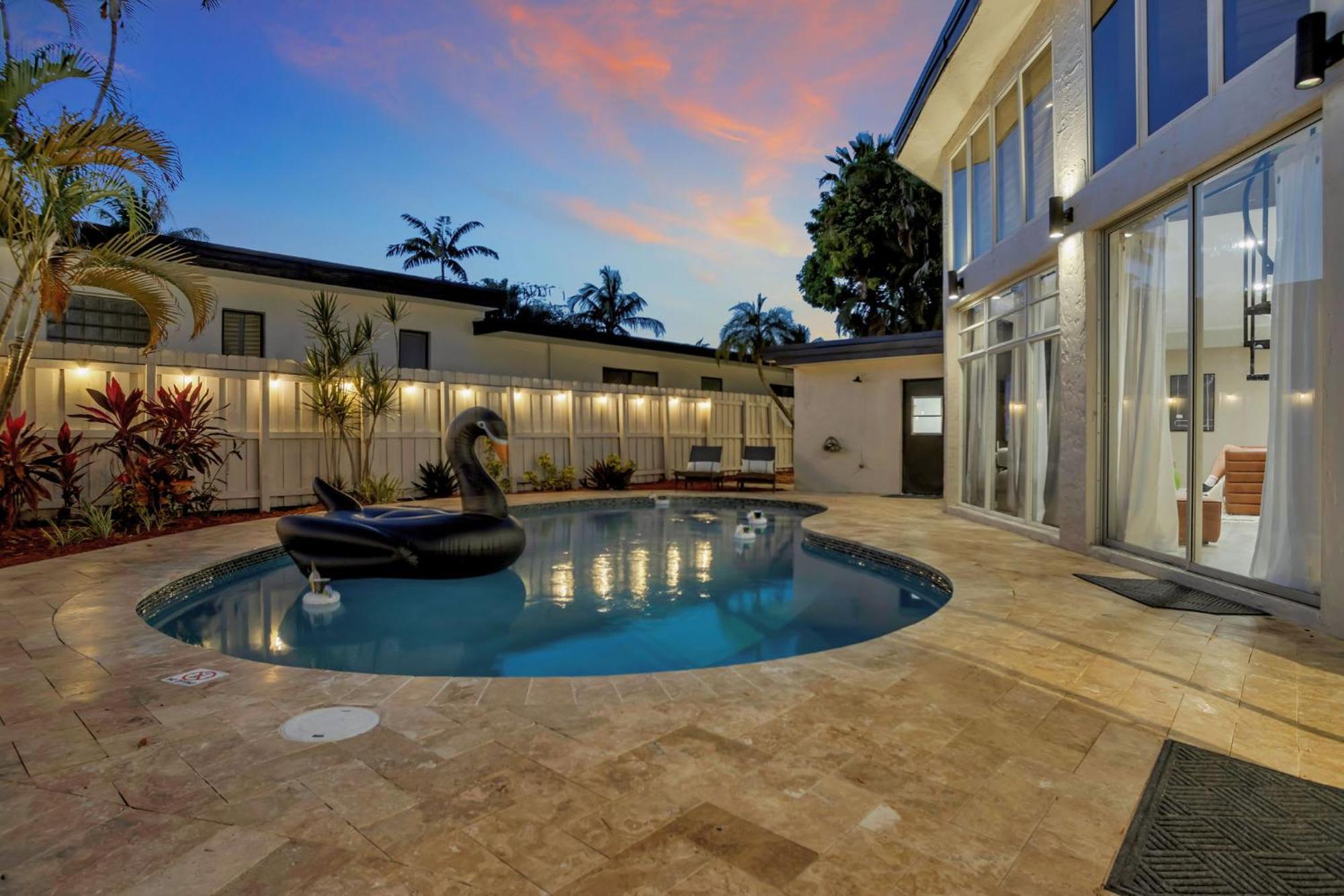 Stunning 2 Story Villa With Pool Fort Lauderdale Eksteriør bilde
